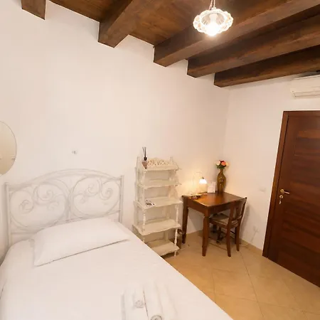 L'antica Torre Caralis Гостевой дом 3*