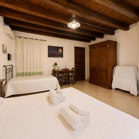 L'antica Torre Caralis Гостевой дом 3*